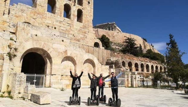 Nei pressi dell'Odeon di Erode Attico