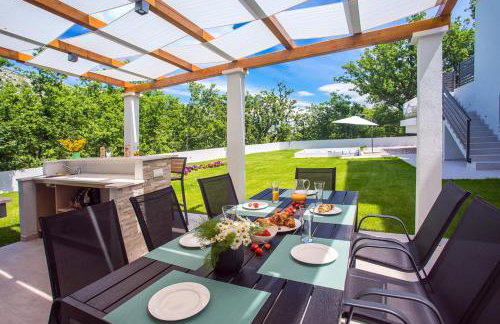 Villa Zora -luxurious villa with heated pool, sauna, 4 bedrooms, 10 persons max - Photo 34