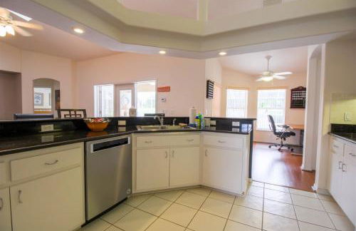 Spacious Modern Pool Home, Family & Golf Trips - 4727 4 Bedroom Home by RedAwning - Foto 20