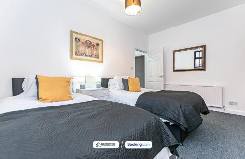 Wigan Work-Ready 3BR House Sleeps 6 Guests - Photo 2