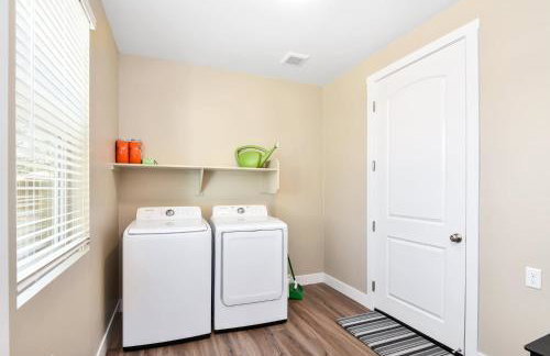 Windtree Retreat Hot Tub Pet-Friendly Fire Pit Near Downtown - Foto 20