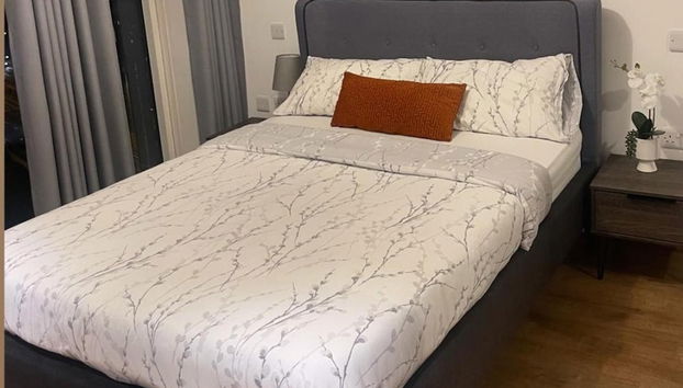 East London 2-bed Apt Sleeps 4, 7 min Walk to Tube - Photo 3, Chambre