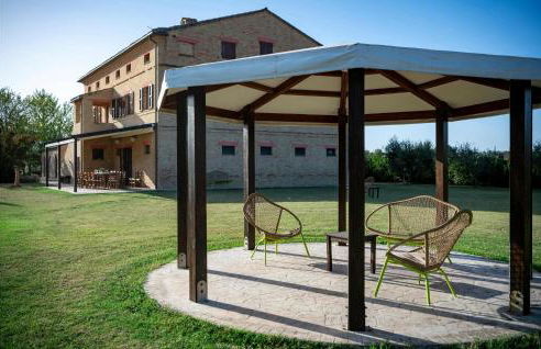 6 Bedroom Beautiful Home In Treia - Foto 6