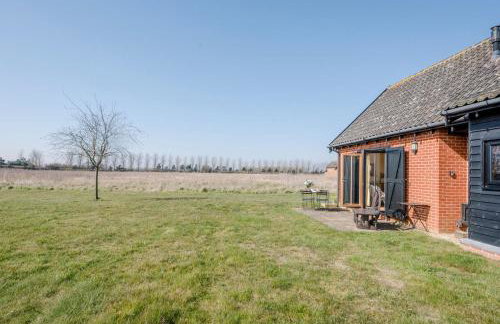 The Meadows Dairy, Bawdsey - Photo 32