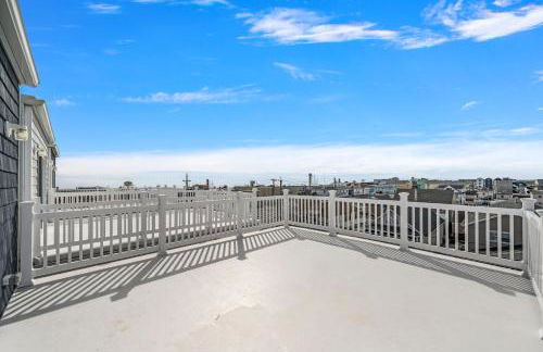 Beach House Steps away from the Boardwalk and Beach with Ocean Views in Seaside Heights! - Foto 38