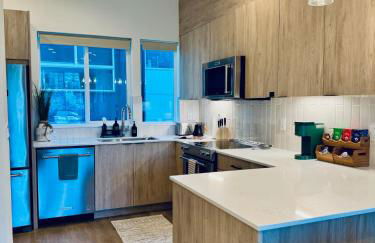 Luxe & Bright Gem - Prime Location, Roof Deck, View - Foto 9