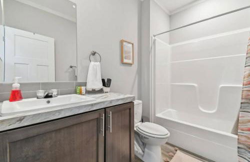 2 Bed Cozy Home, Dade City, Pickle Ball and Pool - Photo 25