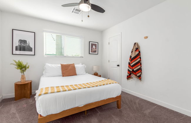 The Melrose ASU Pool Workspace Firepit - Photo 25