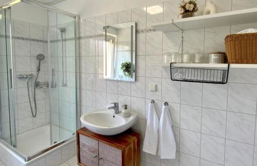 Bright 2BR Family-friendly Home -BASF - Free Parking - Super Fast WIFI - Foto 5