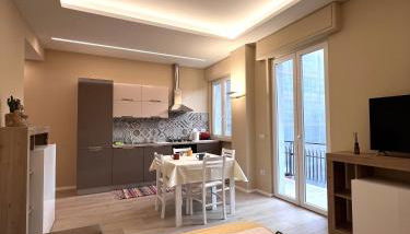 CASA DANTE: Oneglia Centro-Marina-Spiagge (3 min) - Foto 3