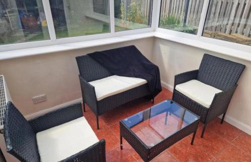 Family-Friendly Detached House Near Leeds and Bradford with Garden - Foto 13