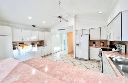 Waterfront Home With Heated Pool/Jacuzzi and only 1mile to beach - Foto 6