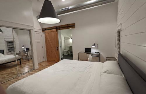 Hay Loft in Historic Barn - 4 Minutes to Legoland - Foto 12