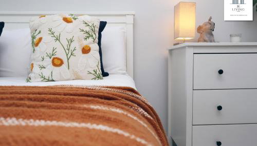 Spacious 3 Bed Home In The Heart Of Bridgend - By EKLIVING LUXE Short Lets & Serviced Accommodation - Foto 3