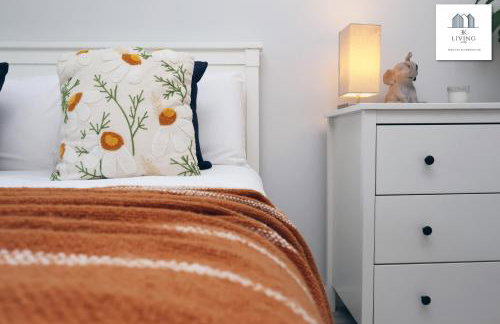 Spacious 3 Bed Home In The Heart Of Bridgend - By EKLIVING LUXE Short Lets & Serviced Accommodation - Foto 3