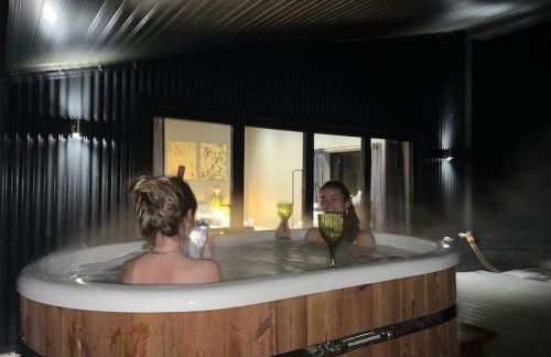 Quirky, Luxury Hideaway - Photo 28