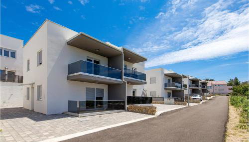 Beautiful Apartment In Simuni With Wifi - Foto 1