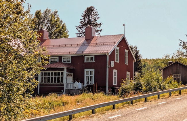 Bright and Spacious Living in Historic Building - Photo 19
