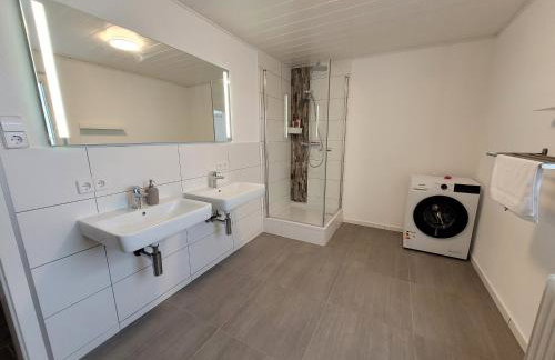 Berghof Wörner 2 Wohnungen für bis zu 20 Personen mit Balkon I Terrasse I 4 Bäder I NETFLIX I Ruhig und gemütlich wohnen - Foto 33