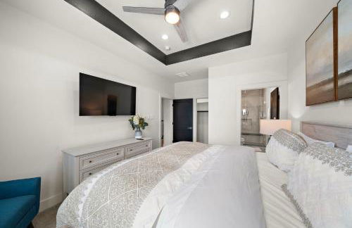 Near DT & Med Center Townhouse WiFi Games Pets - Foto 20