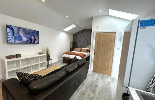 Brain Properties Limited - Garden flat with Parking near QA Hospital - Photo 1