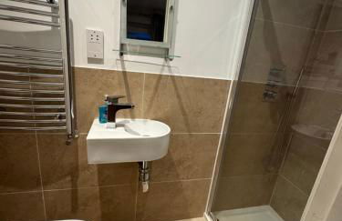 Studio-2 Staines,Heathrow, London-own entrance - Foto 23