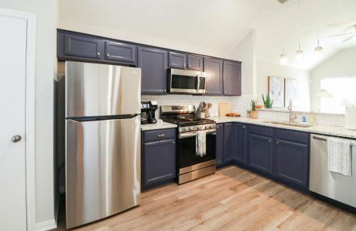 Cozy Home in the Heart of Aggieland - Photo 8