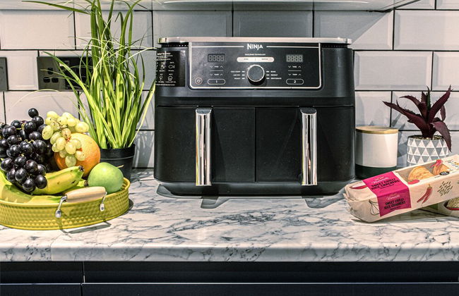 Stylish Super Central Modern Townhouse Retreat - Photo 7