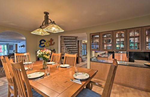 Spacious Lakehouse with Deck, Kayaks, and Dock! - Foto 11