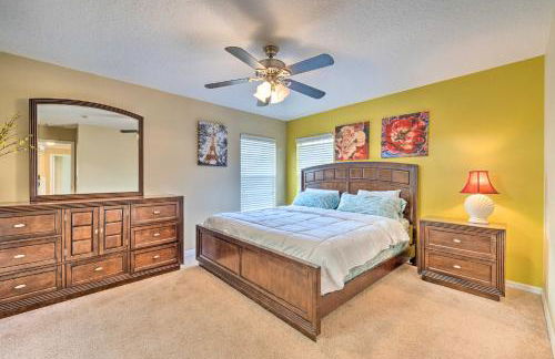 Spacious Family Home with Spa in Davenport! - Photo 27