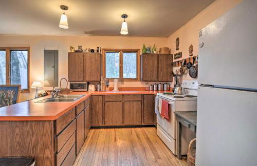 Idyllic Northport Cottage, Walk to Lakeside! - Foto 12