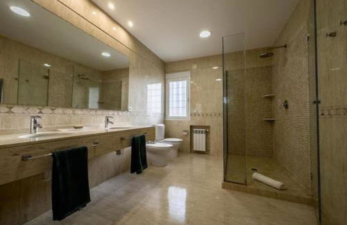 Casa Chalet Villa con piscina, jardín y aire acondicionado cerca de Valencia en La Eliana-L'Eliana - Foto 23