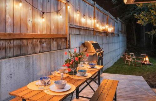 Spacious Main Street Retreat for families and large groups - Photo 5