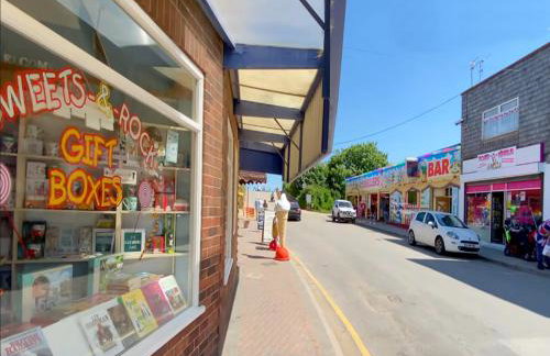 Stunning Holiday Cottage nr Skegness in Sunny Chapel St Leonards Just mins from the Beach & Attractions - Perfect for Couples & Family's who love to Relax but want Exciting Adventures nearby! Large Pet Friendly garden! - Photo 56