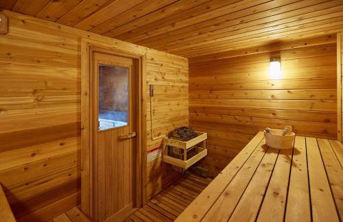 Cozy Schroeder Studio with Deck on Lake Superior - Foto 19