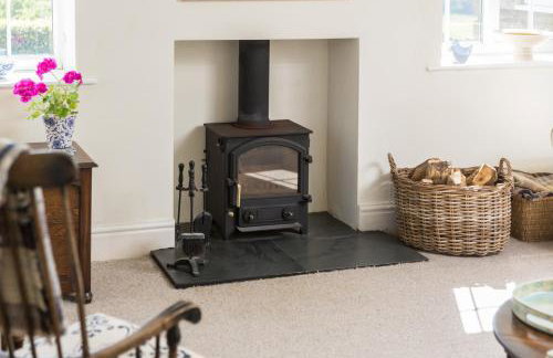 Stunning 3 Bedroom Cottage near Historic York - Photo 9