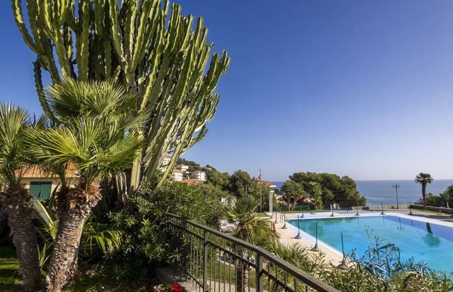 2 bedroom Apartment in Cipressa with swimming pool and garden - Photo 23