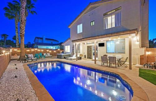 Stunning 4BR Getaway w Pool, Hot Tub, & Firepit - Foto 1