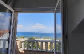 Apartments Zvone,place by the sea - Photo 2