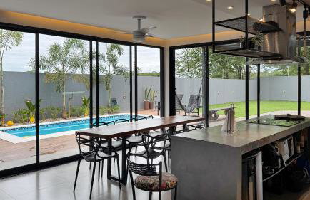 Casa em Foz do Iguaçu com piscina, churrasqueira e ar-condicionado em todos os cômodos - Foto 9