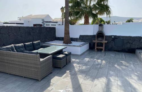 Stunning Villa Arabella - Heated Pool - BBQ - Amazing Terrace - Playa Blanca - Foto 35