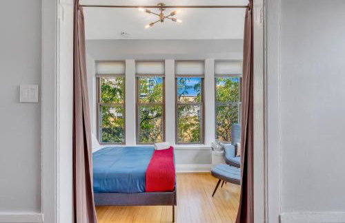 Steps to the Lakefront! This Uptown Beauty is Everything You Need for a Perfect Chicago Getaway condo - Photo 23