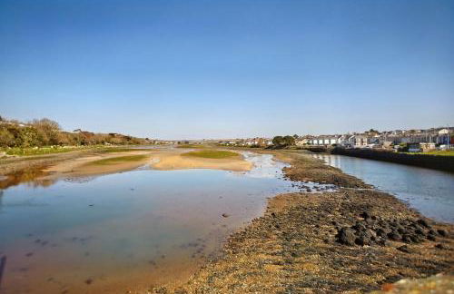 2022 Modern Home In Central Hayle With Parking & EV plug - Foto 16