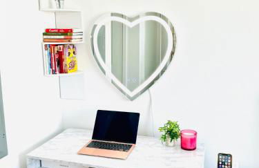 Hollywood Penthouse with Balcony & Pool View - Photo 53