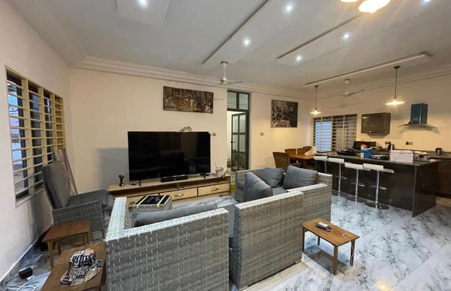 3 Bed Villa-private Garden-offstreetparking-aircon - Photo 1