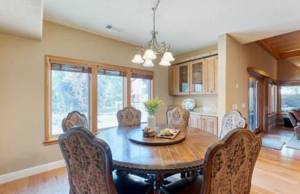 Luxe All-season Retreat by Avantstay Prime Location, Near Skiing - Foto 11