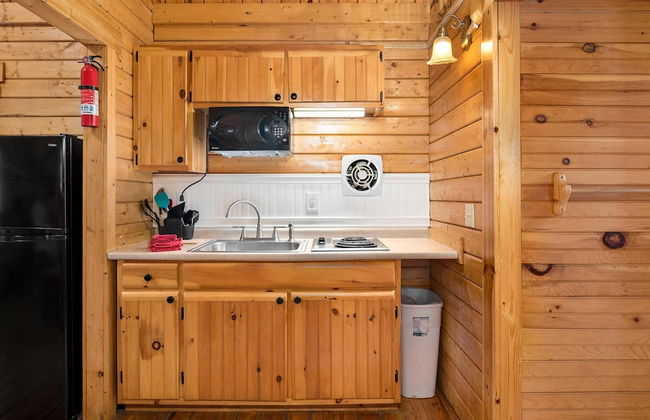 Amazing Getaway: Enjoy our Cozy Log Cabins on the Chesapeake Bay! - Photo 6