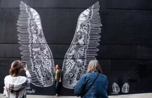 Penthouse Luxury with Pool Patio and City View plus Walk to Broadway - Foto 58