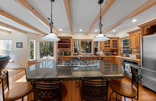 Fox Crossing at Tahoe Donner by Tahoe Getaways - 3BR Vacation Rental w Forested Views & HOA Amenities! - Foto 12