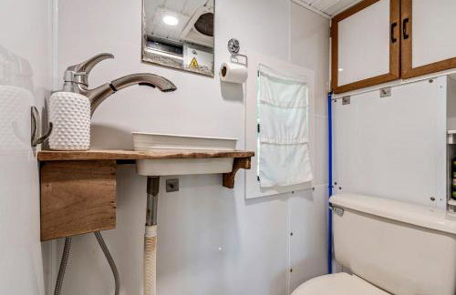 Gorgeous Caravan Glamping Escape for Four in Dover, Ohio - Foto 12